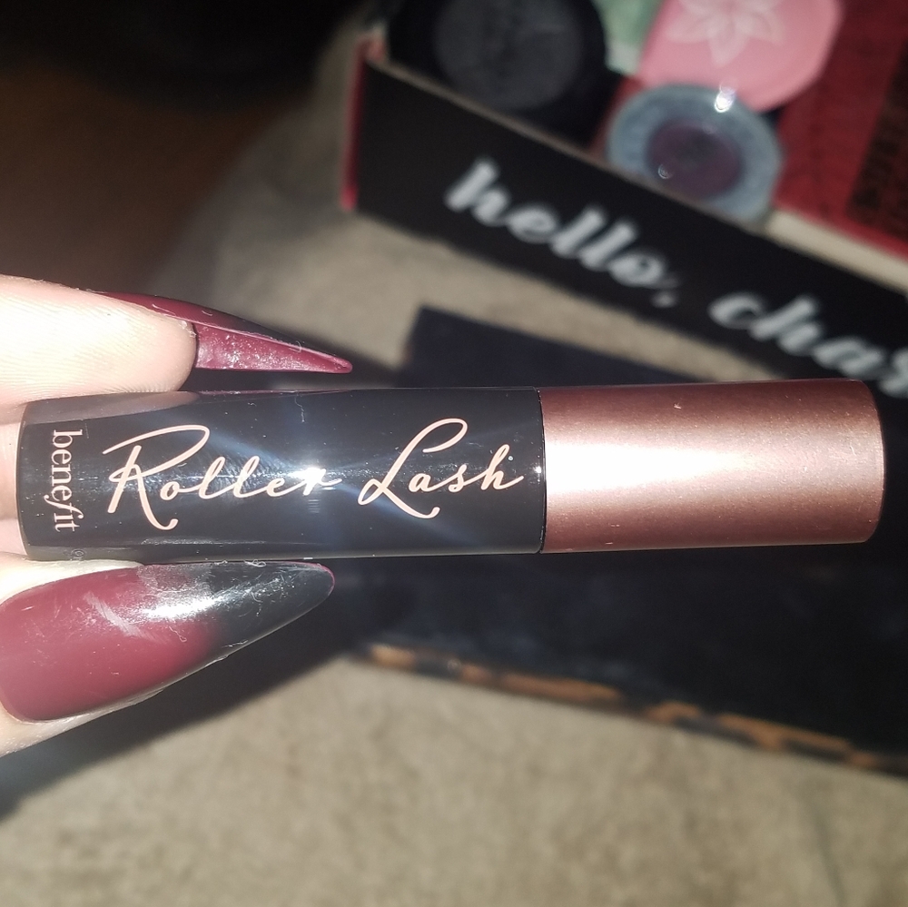 Roller lash benefit mascara